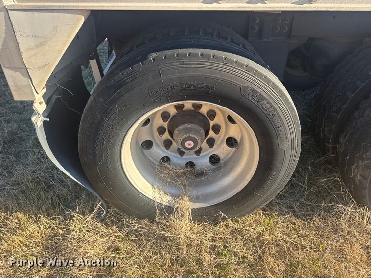 image for item DQ4194 1999 Wilson Trailer Co. DWH400 grain trailer