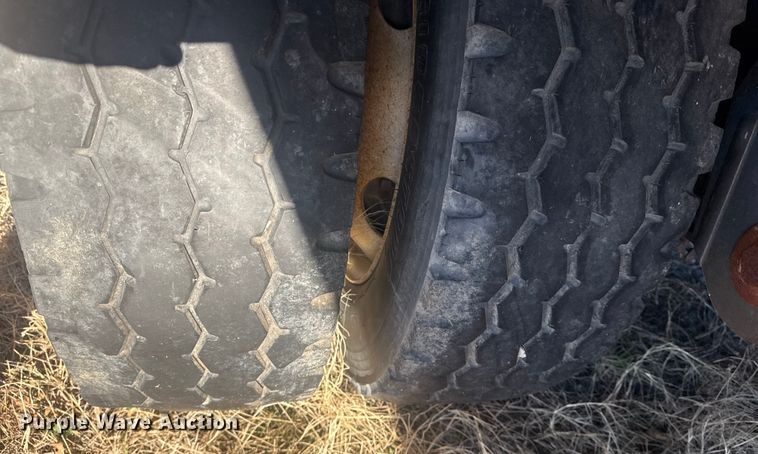 image for item DQ4194 1999 Wilson Trailer Co. DWH400 grain trailer