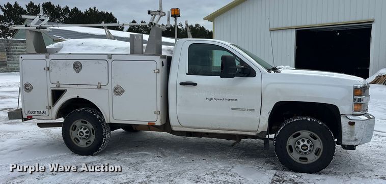 image for item DT6497 2017 Chevrolet Silverado 2500HD utility bed pickup truck