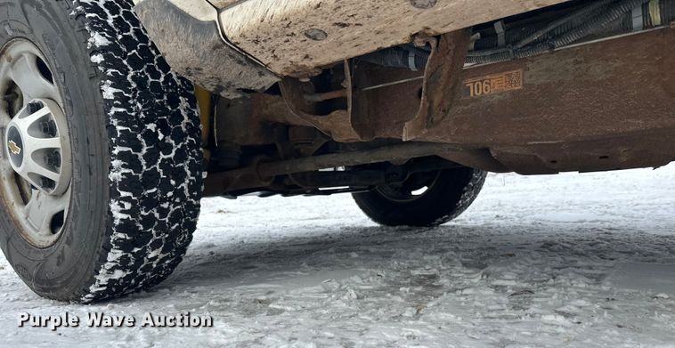 image for item DT6497 2017 Chevrolet Silverado 2500HD utility bed pickup truck