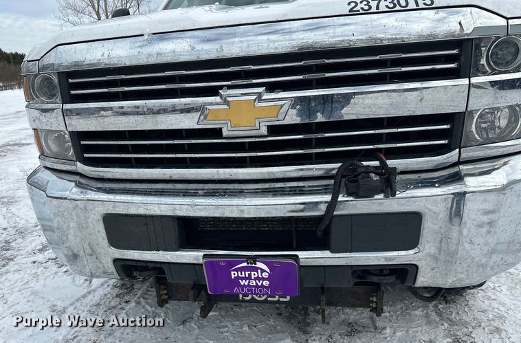 image for item DT6497 2017 Chevrolet Silverado 2500HD utility bed pickup truck