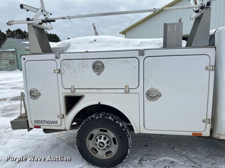 image for item DT6497 2017 Chevrolet Silverado 2500HD utility bed pickup truck