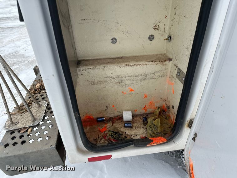 image for item DT6497 2017 Chevrolet Silverado 2500HD utility bed pickup truck