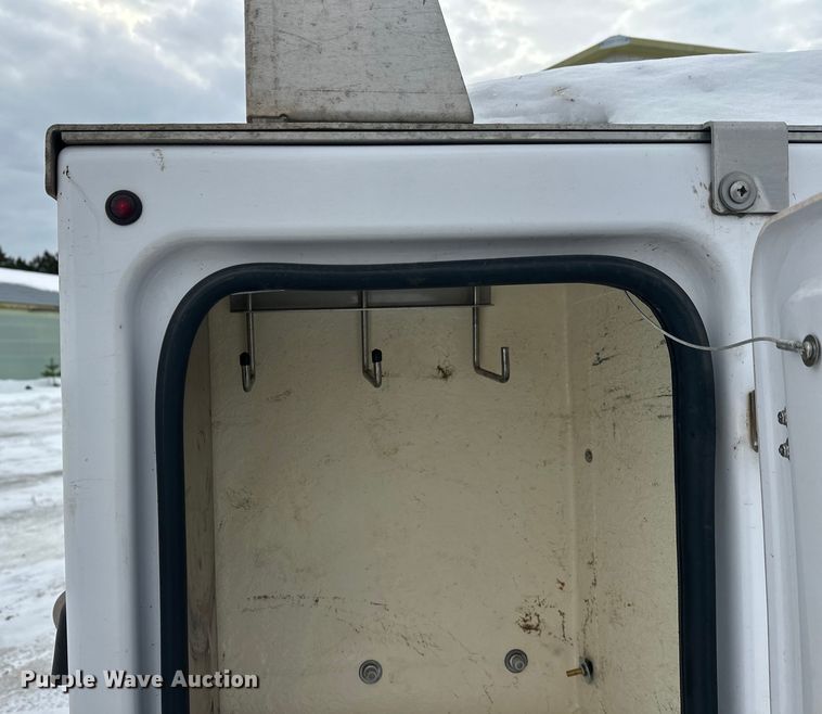 image for item DT6497 2017 Chevrolet Silverado 2500HD utility bed pickup truck