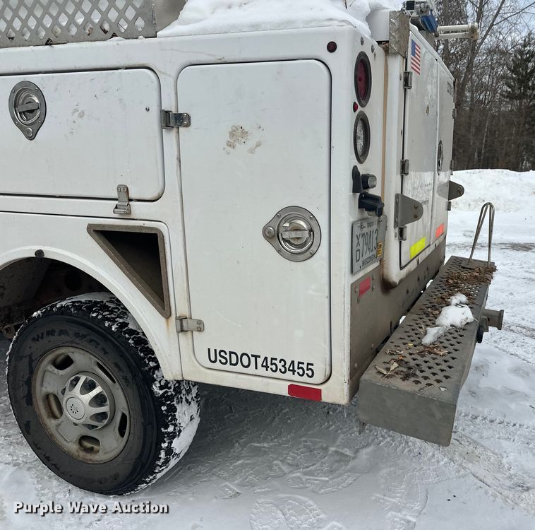 image for item DT6497 2017 Chevrolet Silverado 2500HD utility bed pickup truck