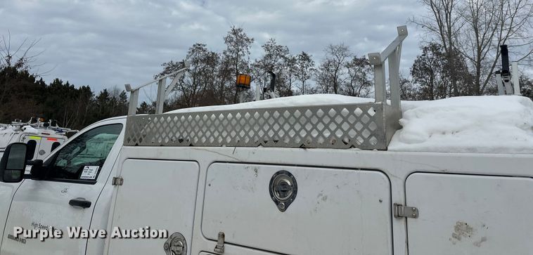 image for item DT6497 2017 Chevrolet Silverado 2500HD utility bed pickup truck