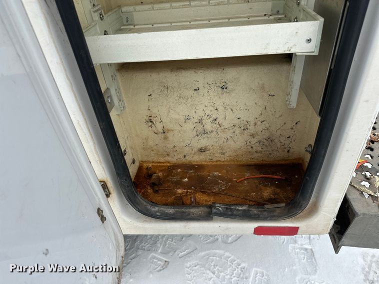 image for item DT6497 2017 Chevrolet Silverado 2500HD utility bed pickup truck