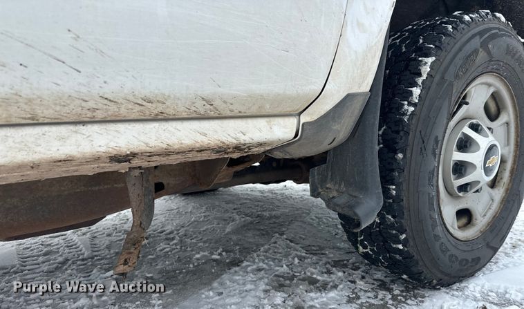 image for item DT6497 2017 Chevrolet Silverado 2500HD utility bed pickup truck