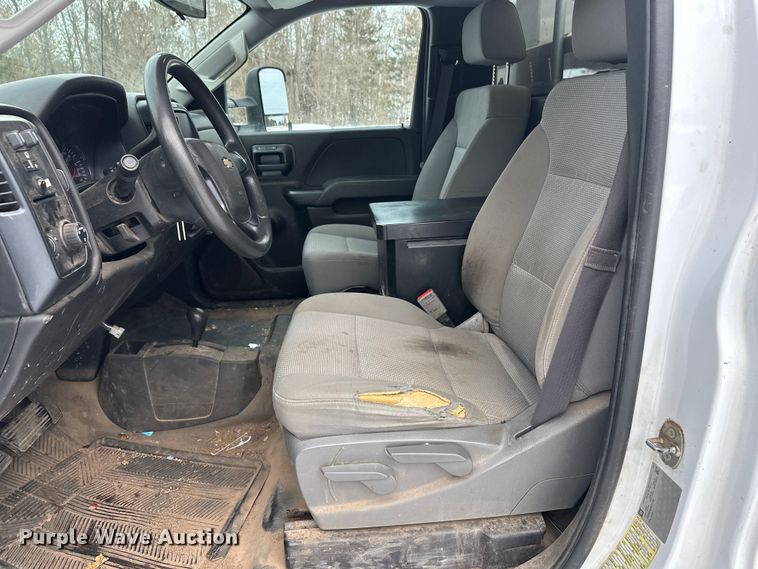 image for item DT6497 2017 Chevrolet Silverado 2500HD utility bed pickup truck