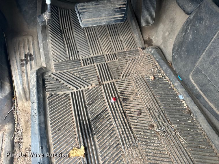 image for item DT6497 2017 Chevrolet Silverado 2500HD utility bed pickup truck