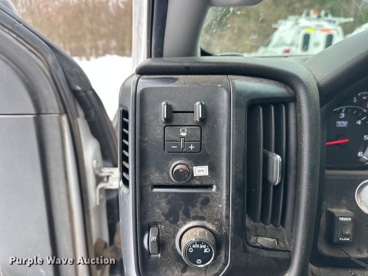 image for item DT6497 2017 Chevrolet Silverado 2500HD utility bed pickup truck