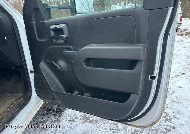 image for item DT6497 2017 Chevrolet Silverado 2500HD utility bed pickup truck