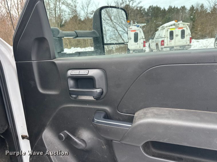 image for item DT6497 2017 Chevrolet Silverado 2500HD utility bed pickup truck