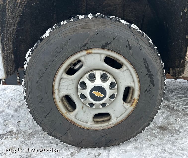 image for item DT6497 2017 Chevrolet Silverado 2500HD utility bed pickup truck