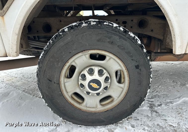 image for item DT6497 2017 Chevrolet Silverado 2500HD utility bed pickup truck