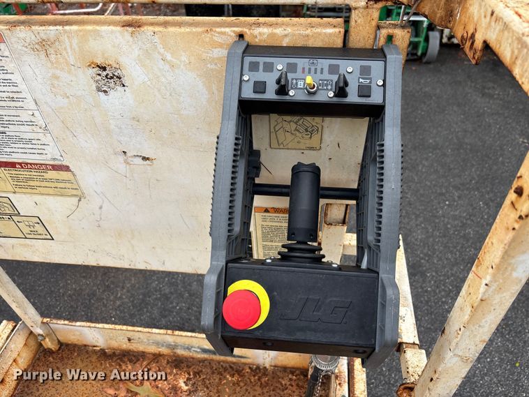 image for item DU0322 2017 JLG 2646ES scissor lift