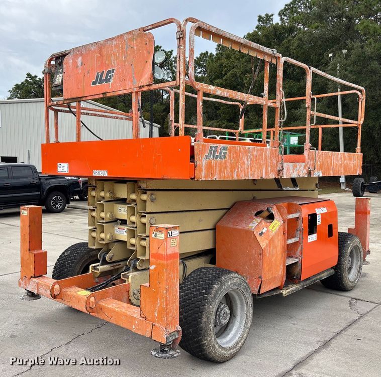 image for item DU0325 2015 JLG 4394RT scissor lift