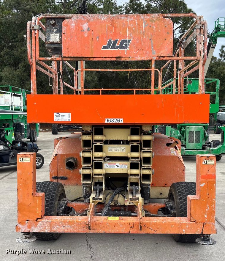 image for item DU0325 2015 JLG 4394RT scissor lift