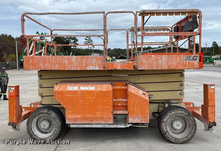 image for item DU0325 2015 JLG 4394RT scissor lift