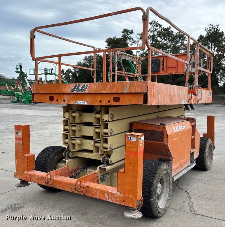 image for item DU0325 2015 JLG 4394RT scissor lift