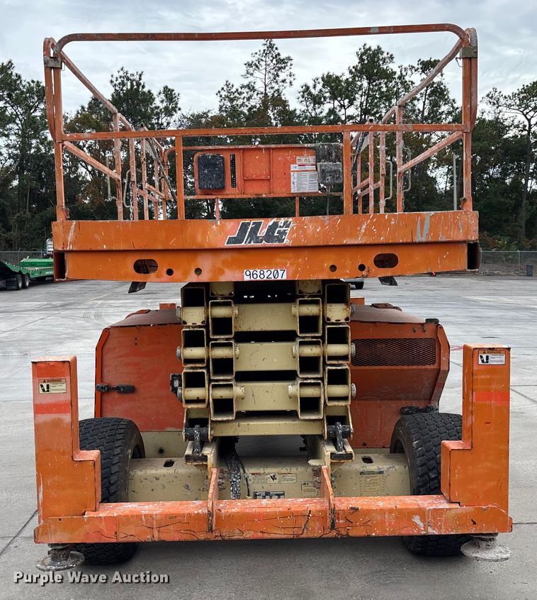 image for item DU0325 2015 JLG 4394RT scissor lift