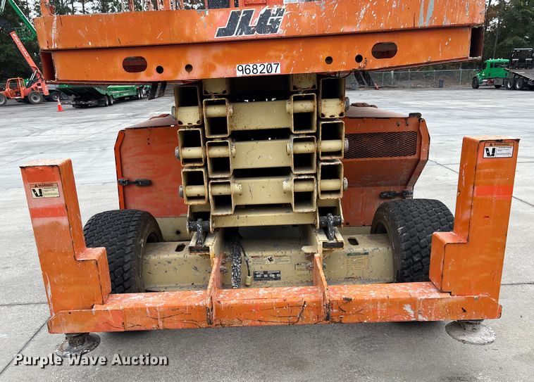 image for item DU0325 2015 JLG 4394RT scissor lift