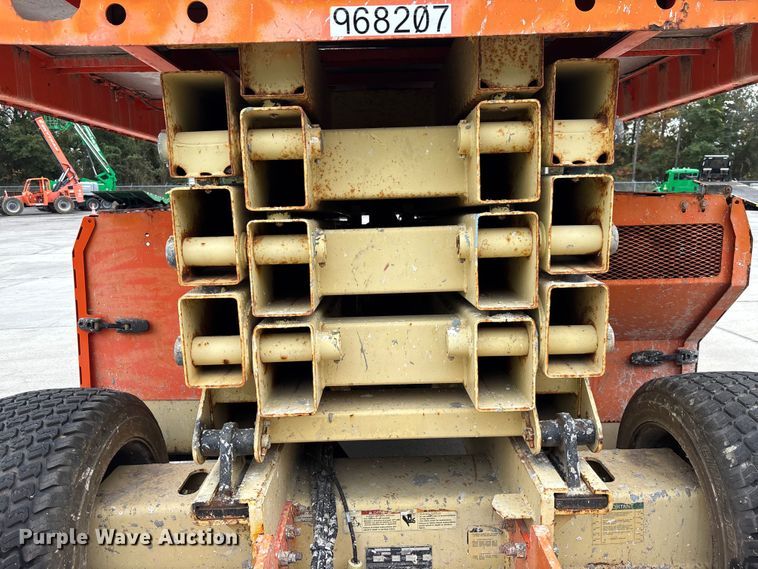 image for item DU0325 2015 JLG 4394RT scissor lift