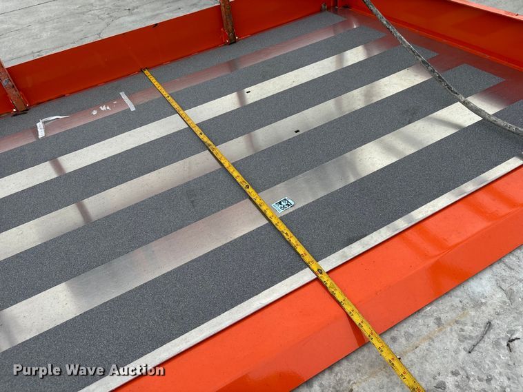 image for item DU0325 2015 JLG 4394RT scissor lift