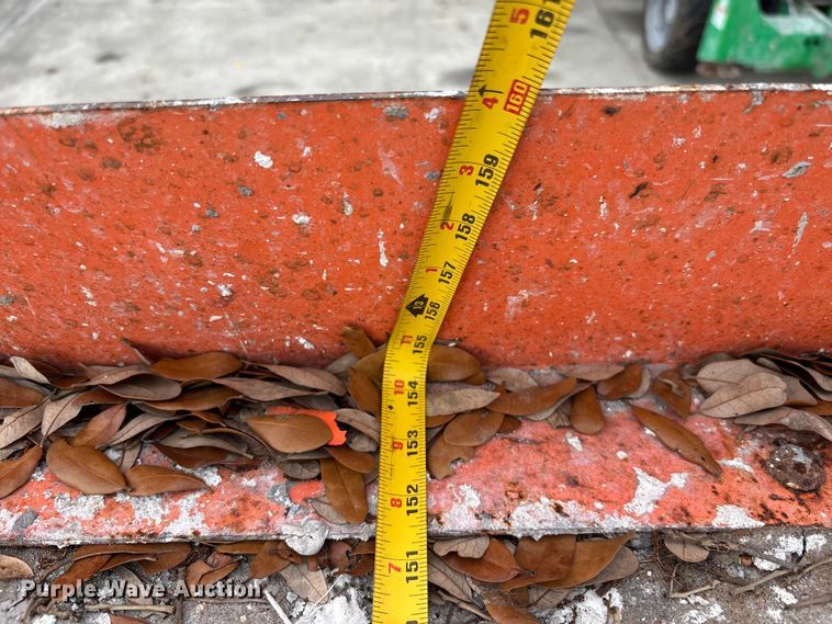 image for item DU0325 2015 JLG 4394RT scissor lift