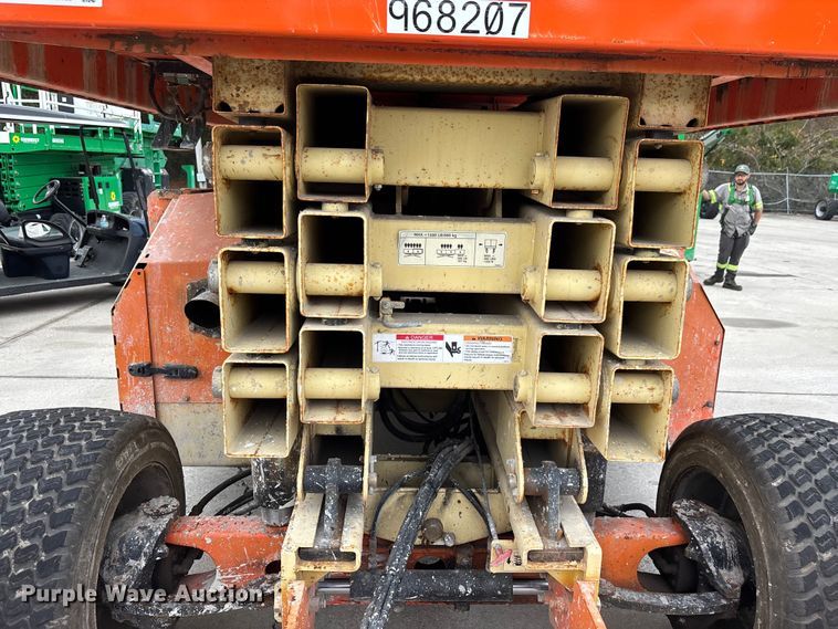 image for item DU0325 2015 JLG 4394RT scissor lift