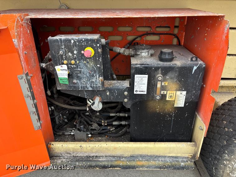 image for item DU0325 2015 JLG 4394RT scissor lift