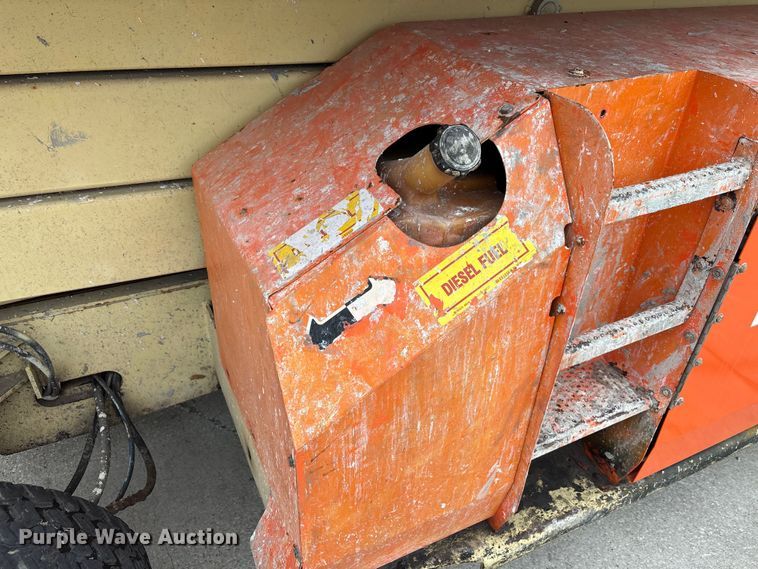 image for item DU0325 2015 JLG 4394RT scissor lift
