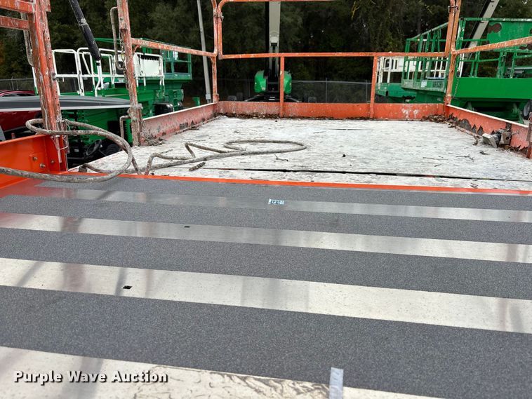 image for item DU0325 2015 JLG 4394RT scissor lift