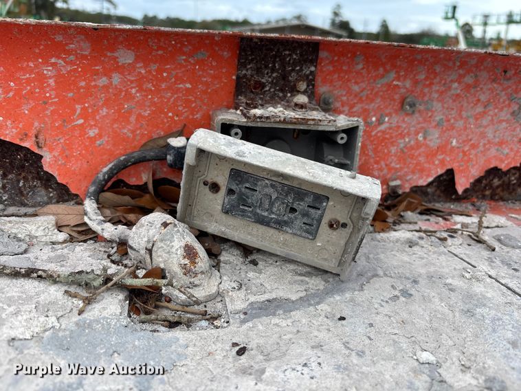 image for item DU0325 2015 JLG 4394RT scissor lift