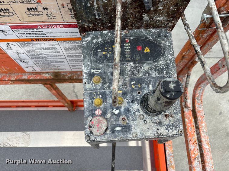 image for item DU0325 2015 JLG 4394RT scissor lift