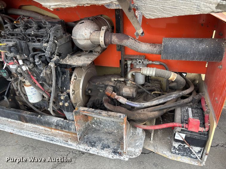 image for item DU0325 2015 JLG 4394RT scissor lift