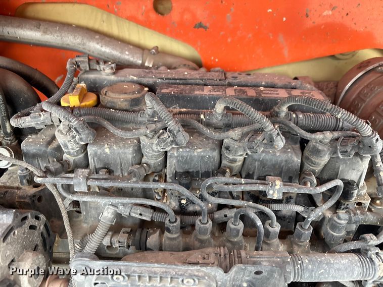 image for item DU0325 2015 JLG 4394RT scissor lift