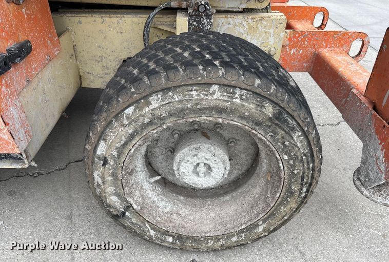 image for item DU0325 2015 JLG 4394RT scissor lift