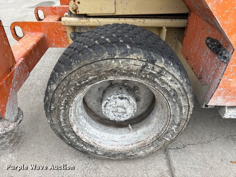 image for item DU0325 2015 JLG 4394RT scissor lift