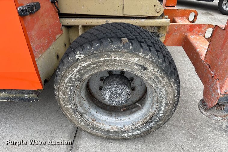 image for item DU0325 2015 JLG 4394RT scissor lift