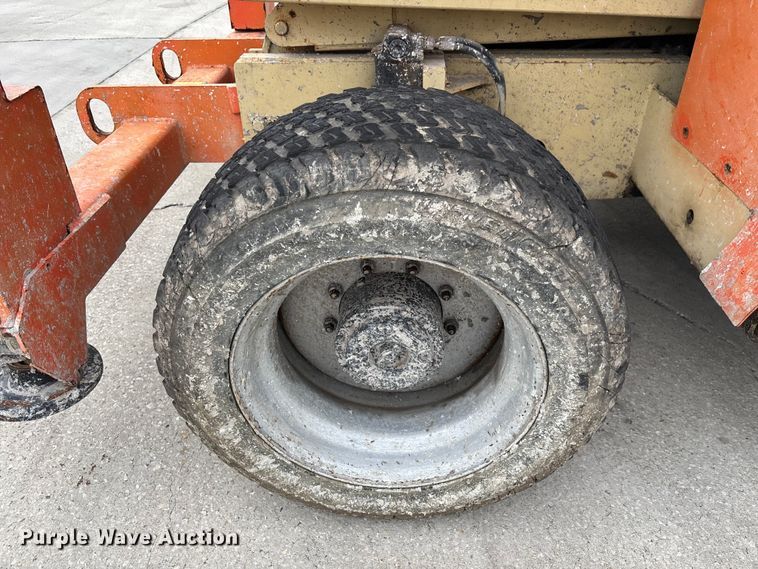 image for item DU0325 2015 JLG 4394RT scissor lift