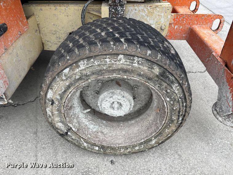 image for item DU0325 2015 JLG 4394RT scissor lift