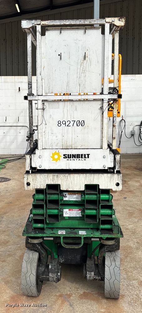 image for item DU0327 2016 JLG 2032ES scissor lift