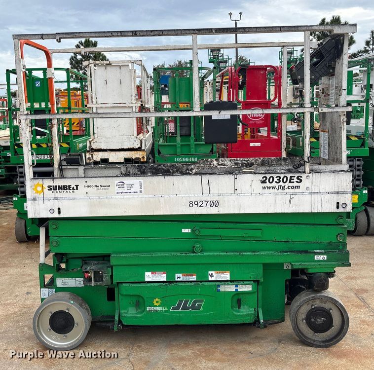 image for item DU0327 2016 JLG 2032ES scissor lift