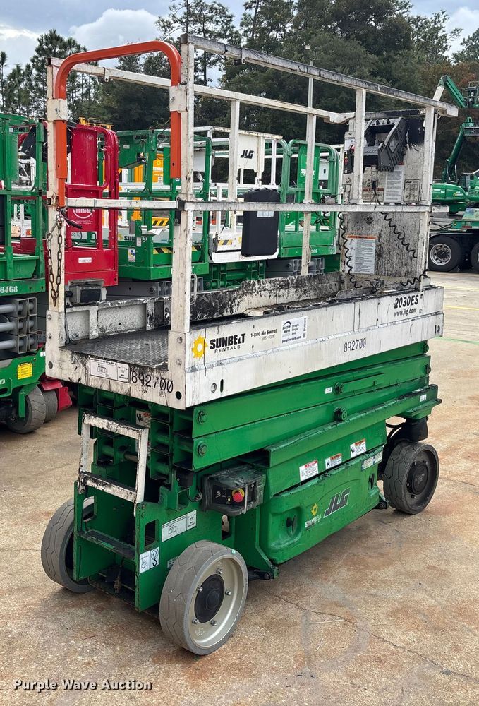image for item DU0327 2016 JLG 2032ES scissor lift