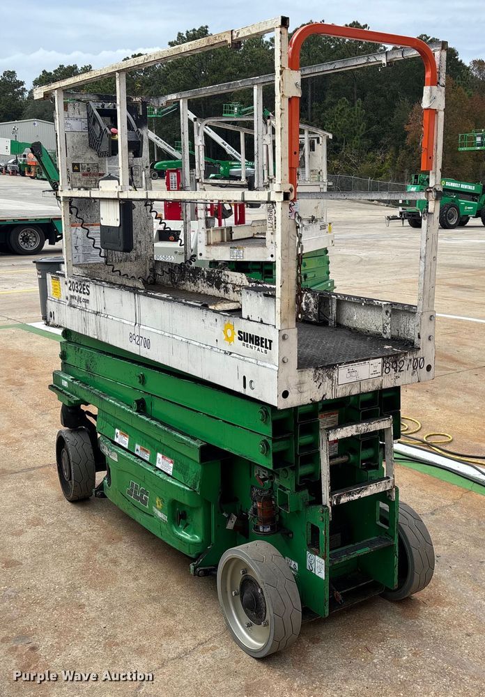 image for item DU0327 2016 JLG 2032ES scissor lift
