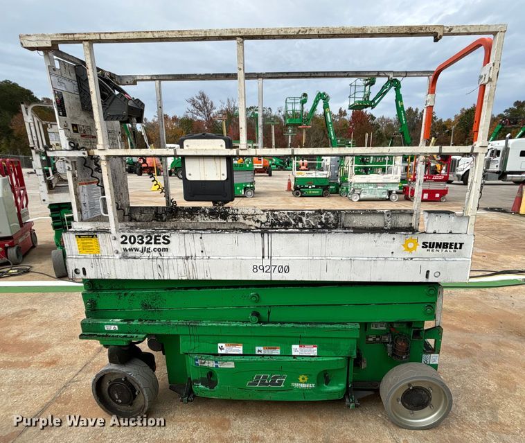 image for item DU0327 2016 JLG 2032ES scissor lift