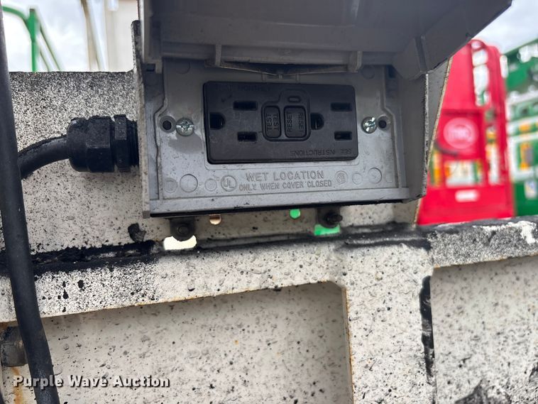 image for item DU0327 2016 JLG 2032ES scissor lift