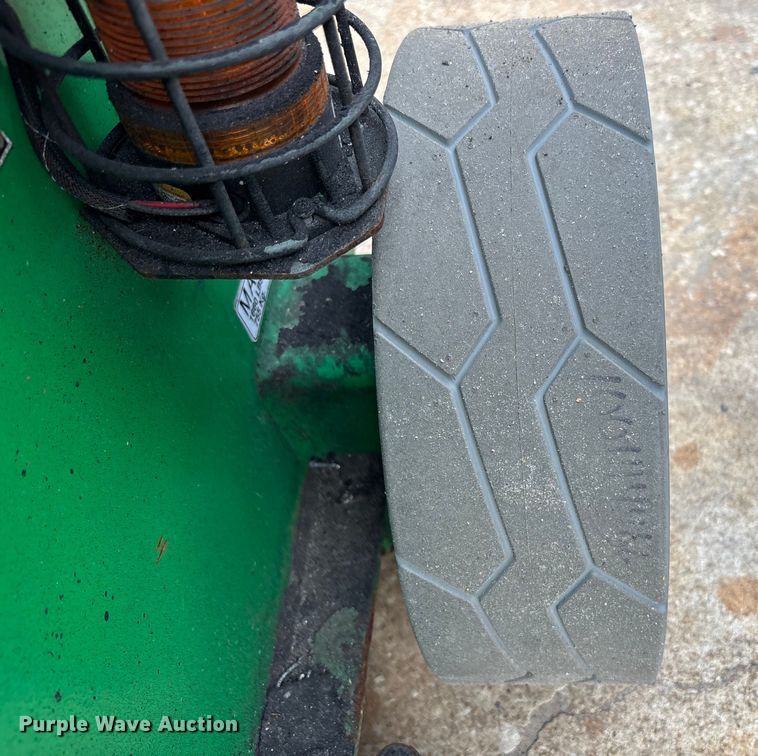 image for item DU0327 2016 JLG 2032ES scissor lift