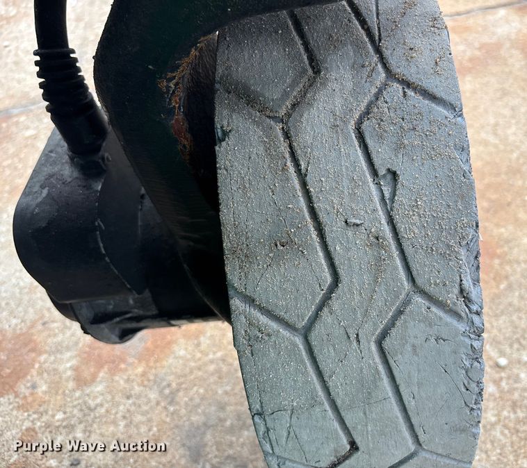 image for item DU0327 2016 JLG 2032ES scissor lift